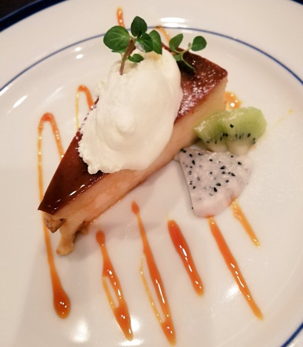 昨日旦那の誕生日だったので赤坂にある ESSE DUE AKASAKA に行って濃厚クリームプリンと季節のフルーツタルトを堪能してきました 