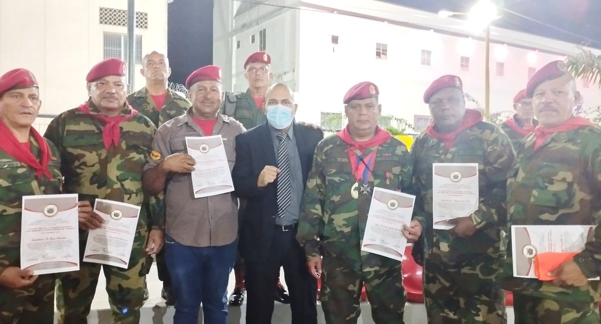 ConcejalDavidF's tweet photo. En fotos:

Así se desarrollo la sesión solemne del #DiaDeLaDignidadNacional #4F (Plaza Bicentenario).

#UnSoloGobierno
#1x10DelBuenGobierno
@PartidoPSUV
@FidelVsquezPSUV
@dcabellor
@pinfantea
@YonderSilva10
@jcfuenmayor
@ValenciaConcejo

#AquiNadieSeRinde https://t.co/CRVB55mCB6