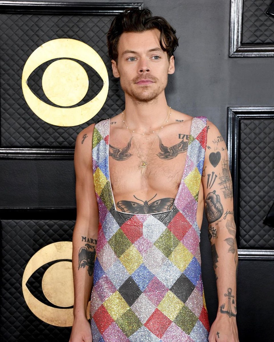 HarrieFanGurl's tweet photo. Wtf he’s so pretty like talk about staring into my soul #Grammys #HarryStylesGrammys https://t.co/UDQFP2SRWM