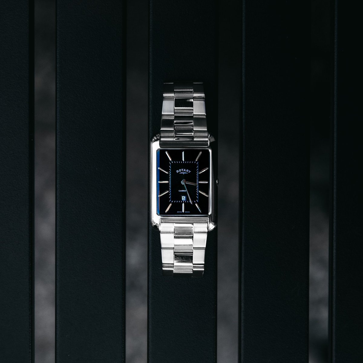 RotaryWatches's tweet photo. The new Cambridge features a stunning shaped case, hidden crown, applied faceted indexes and hands with a gradient sapphire blue sunray dial to provide a rich colour palette, featuring a date window at six.

#cambridge #sunraydial #rotary #rotarywatches https://t.co/dJxI0UVATz