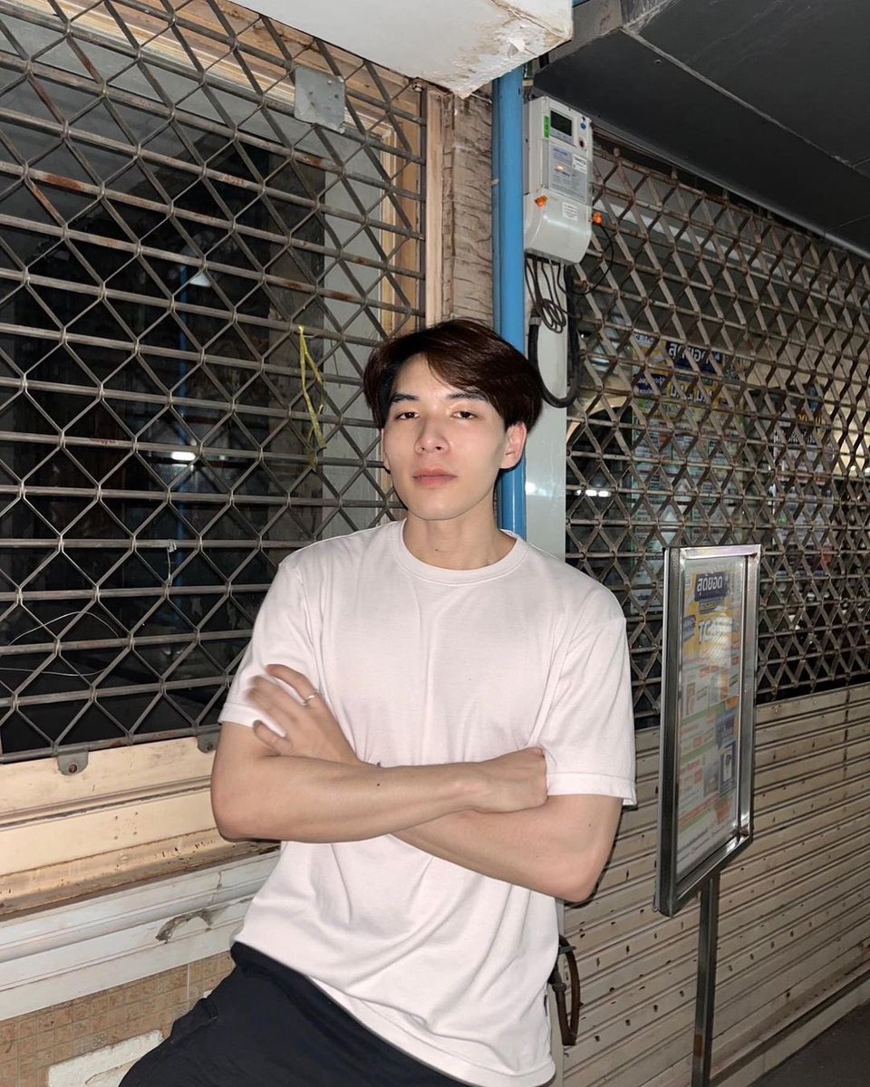 Ronnakit_House's tweet photo. ⌗ 🪜 #IGKitRonnakitUpdate
🪄𓈈IG;Kit_Ronnakit𓈈 🐕
รูปท้ายๆตึงๆ
🔗꒰ https://t.co/hE5S98sQqJ 🌟♡̶
#Kit_Ronnakit #Ronnakit_House https://t.co/P1CEb7swui