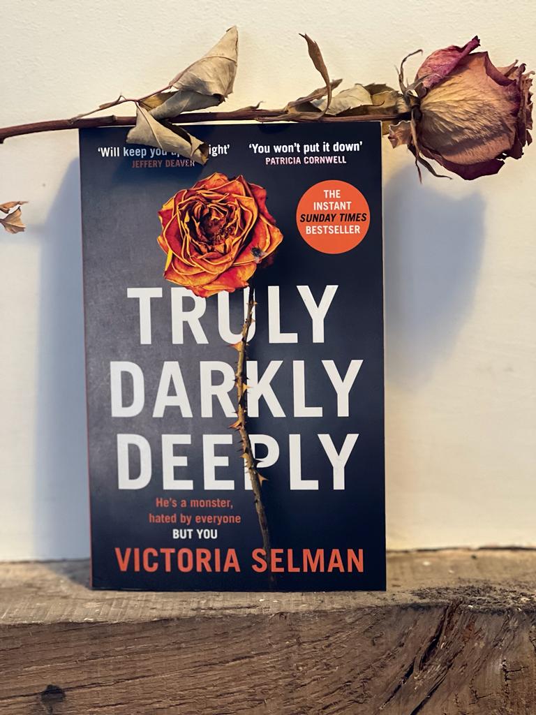To celebrate the paperback release of Truly Darkly Deeply by Victoria Selman - out on 16th Feb - I have five copies to give away! 🎉

If you're fascinated by serial killers you'll love this Woman&amp;Home Book Of The Month. Just RT and follow me before 13th Feb

UK Only