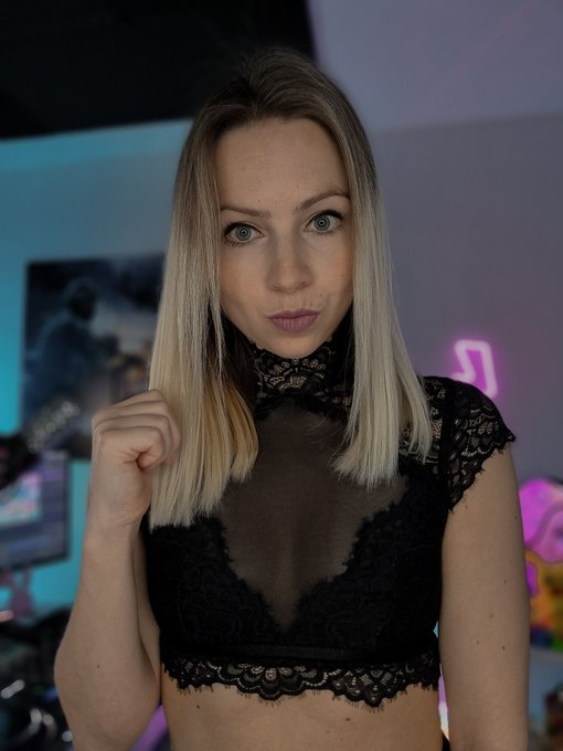 Einen wundersch&ouml;nen Wochenstart 💋 Do you wanna see more? 😏 #hotstuff #greatweek #Twitter https://t.c<a href="/tag/twitter"class="tags"><span>#twitter</span></a><a href="/tag/hotstuff"class="tags"><span>#hotstuff</span></a><a href="/tag/greatweek"class="tags"><span>#greatweek</span></a>