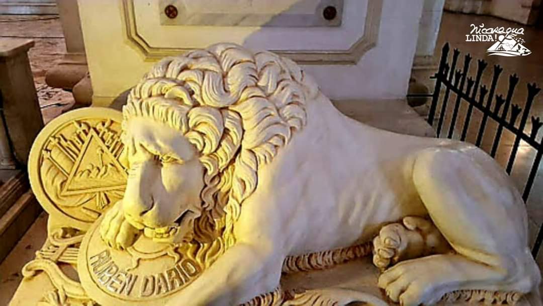 Comandant3Perro's tweet photo. #6Febrero Rubén Darío, el bardo parte a la inmortalidad 👼☁️
Un león🦁 doliente guarda la tumba de Rubén,en su rostro se refleja El profundo dolor de perder a su amado,
A quien aguarda en la Basílica de la Asunción de la Bienaventurada Virgen María, León #Nicaragua 🇳🇮 https://t.co/wC8PNmoq81