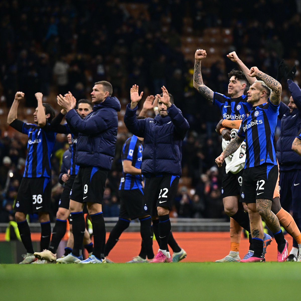 Inter's tweet photo. "Noi siamo l'Inter" non era candidata? 🎶 

#GRAMMYs #ForzaInter @MerkandKremont https://t.co/aKyFjXnVqi