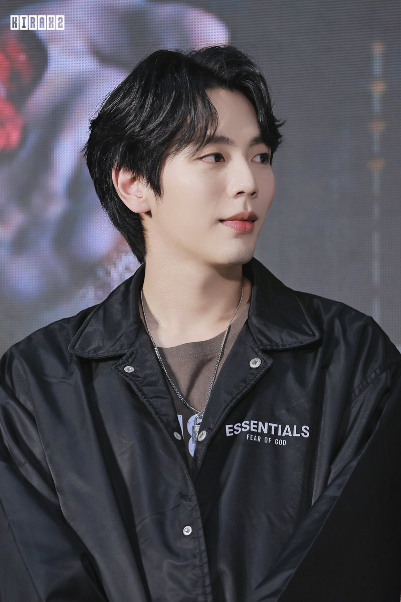 HQ

久しぶり〜🐰

#แถลงข่าวหุ่นพยนต์
#หุ่นพยนต์ 
#Uppoompat