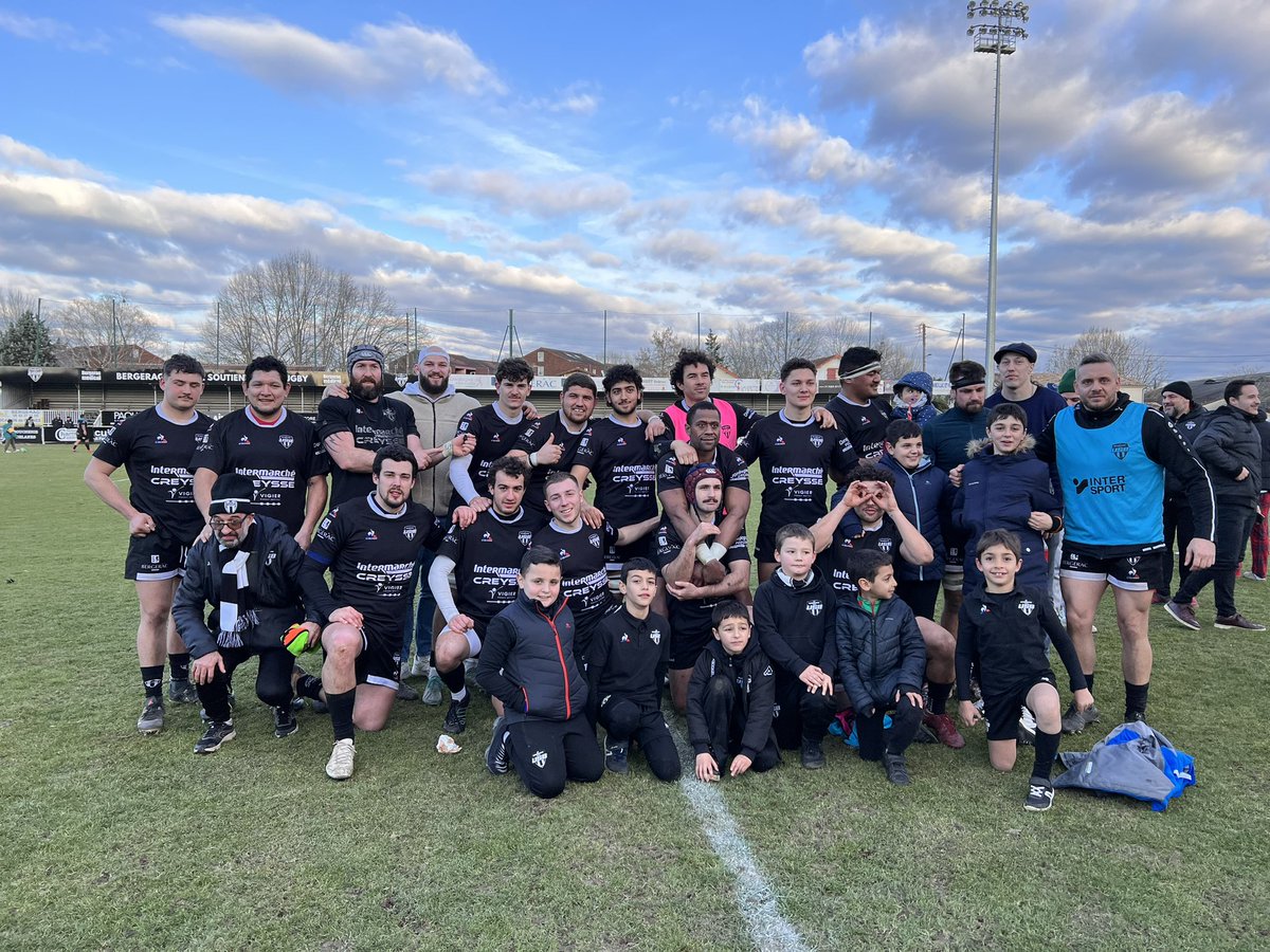 𝙑𝙄𝘾𝙏𝙊𝙄𝙄𝙄𝙍𝙀𝙀 🏆

La belle série de victoires continue pour nos noirs et blancs ⚫️⚪️

Nos joueurs s’imposent cette fois face à l’US Nafarroa qui réussira malheureusement à nous priver de bonus à la dernière seconde ! (31-19)