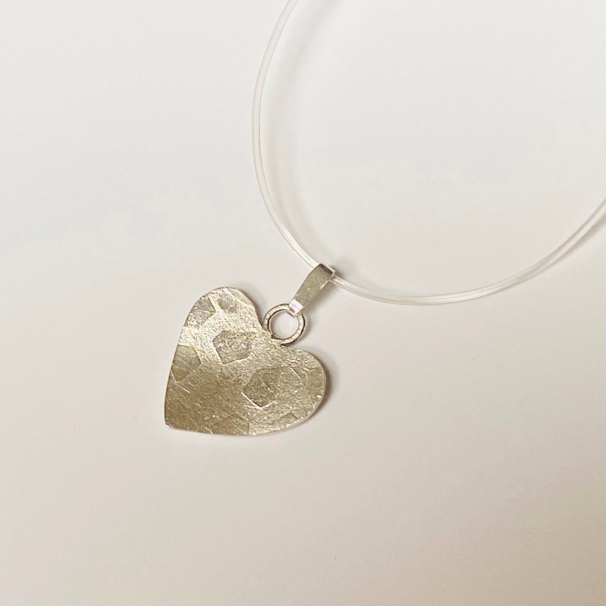 Freue mich, euch diesen Artikel aus meinem Shop bei #etsy vorzustellen: Anhänger aus Silber "Herz mit Stuktur" etsy.me/3I06zil