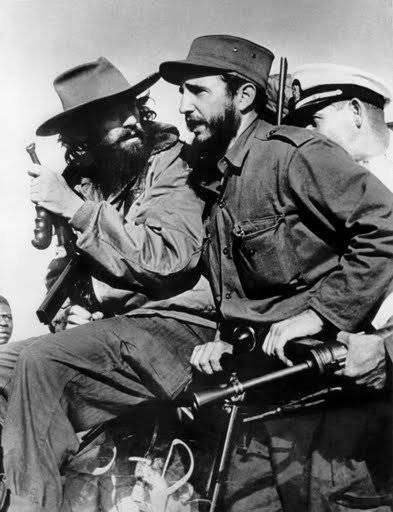 Comandante en Jefe #Fidel Castro:
“Gracias por darme la oportunidad de servir más a esta dignísima causa por la cual siempre estaría dispuesto a dar la vida(...)
“Más fácil me será dejar de respirar que dejar de ser fiel a su confianza.Siempre a sus órdenes,#Camilo Cienfuegos”