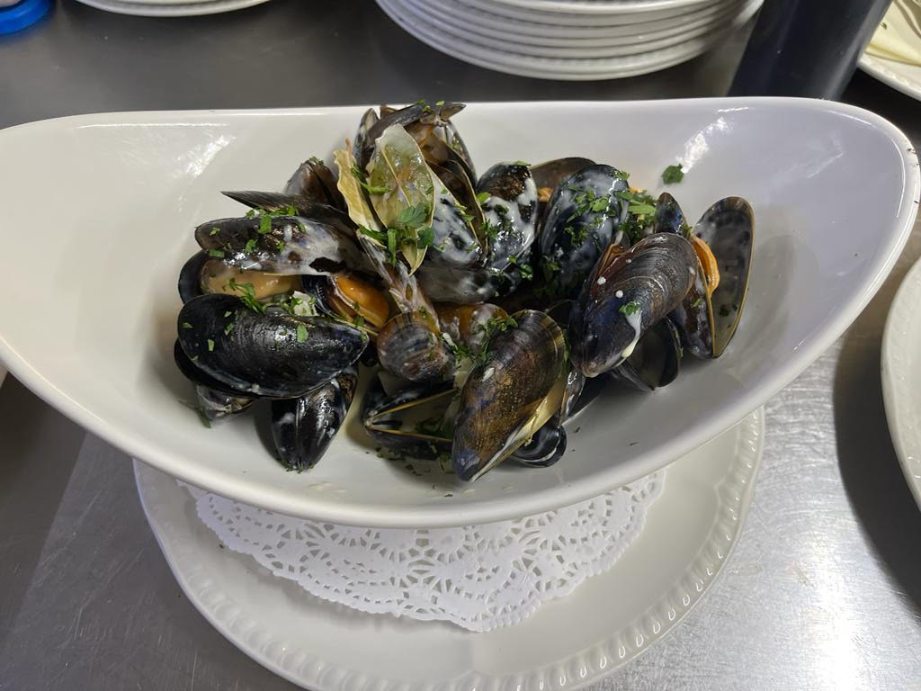Magnificent mussels!💪😉

Perfect for a lighter lunch👌

#lunch #surreyrestaurant #ripley