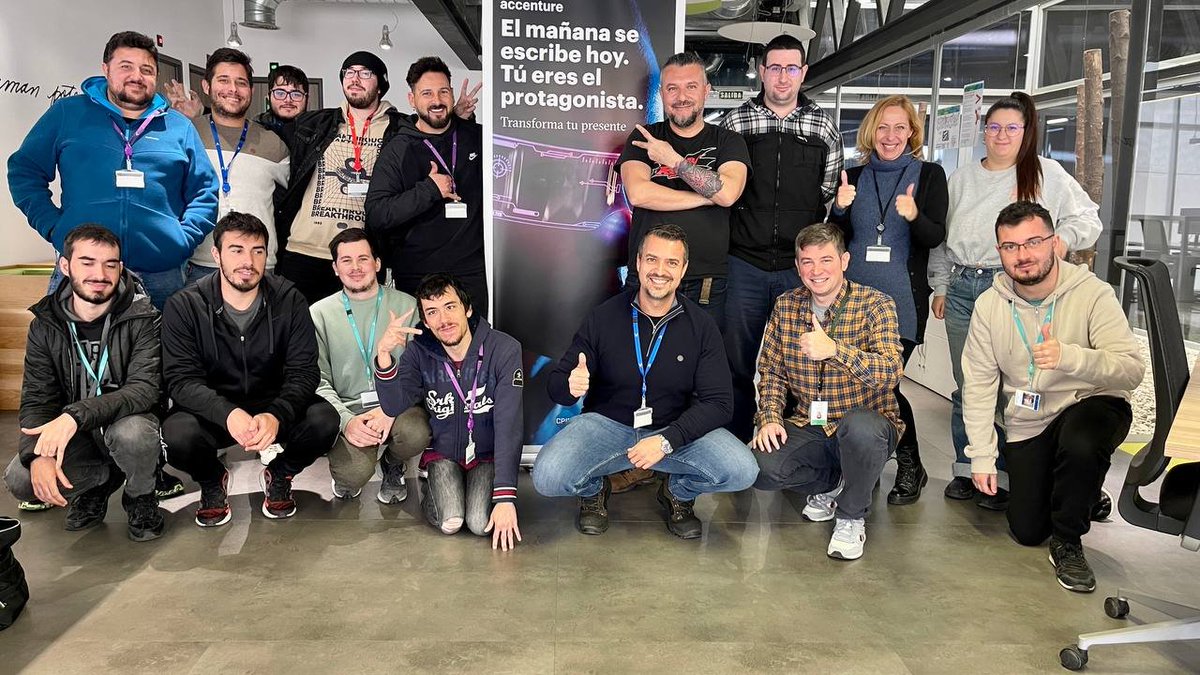 masteriabd's tweet photo. Hoy nos ha visitado @juanmacintas de @AccentureSpain para hablarnos sobre #monolitos y #microservicios. Además nos ha mostrado un ejemplo completo funcionando con #SpringBoot #Java #Vaadin #swagger #Zuul #Hystrix
@fpmalagatech  #educacion #fp #master https://t.co/dsanLzvk5J