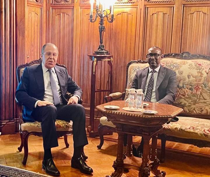 Financialafrik's tweet photo. La visite inédite de Serguei Lavrov, chef de la diplomatie Russe dans la capitale malienne, confirme de manière officielle le rapprochement entre Bamako et Moscou. Pour les autorités maliennes de transition, cette visite du ministre des Affaires #Bamak
https://t.co/84MDzpszlE https://t.co/PPeLZIKORK