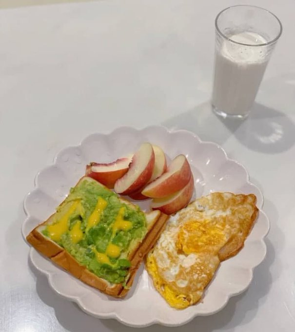 sheylawwn's tweet photo. 😌😋Avocado and fried eggs are always my favorites https://t.co/qHPhsSKzh8