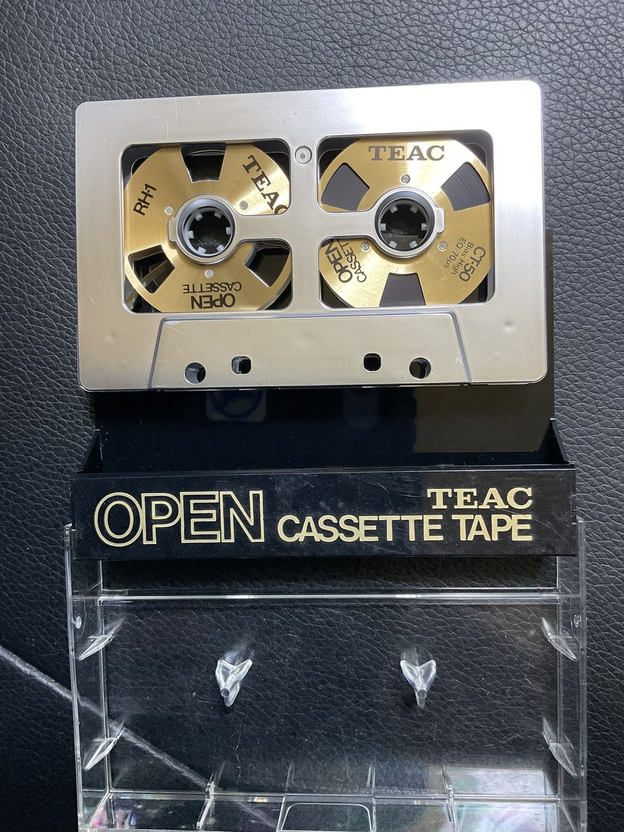 takanomasajazz's tweet photo. カセットテープを整理していたら、宝音源がいっぱい😳こんなのもあった😃TEACの「OPEN CASSETTE TAPE 」多分35年くらい前のものかな良く保存してあった、(カセット箱に入っていただけ😅)こりゃ聴くのが1番手がかかるかも😄一本聴いてみた、バンドの練習音源だった🎶#TEAC #OpenCassetteTape #NT50 https://t.co/kyzvr9FlRa
