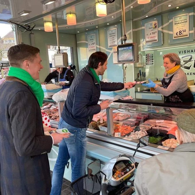 Wat een lef heeft @WBHoekstra - eigenhandig de visserij om zeep helpt en vervolgens een visboer vraagt<a class="tags" target="_blank" title="On Twitter" href="/?out=eyJ0eXAiOiJKV1QiLCJhbGciOiJIUzUxMiJ9.eyJpYXQiOjE3MjA4ODM0ODksImlzcyI6InR3cG9ybnN0YXJzLmNvbSIsIm5iZiI6MTcyMDg4MzQ4OSwiZXhwIjoxNzUyNDE5NDg5LCJyZWRpcmVjdF91cmwiOiJodHRwczovL3R3aXR0ZXIuY29tL1dCSG9la3N0cmEifQ.zS5OPaa5jWHaUkNsWdB0pguIt6v2FUeE0T661xuXx6CAkTFWcKIoRW7ctcyXIDFMIXsgYk-00QnF2Wjbx9LhBw">@WBHoekstra</a>