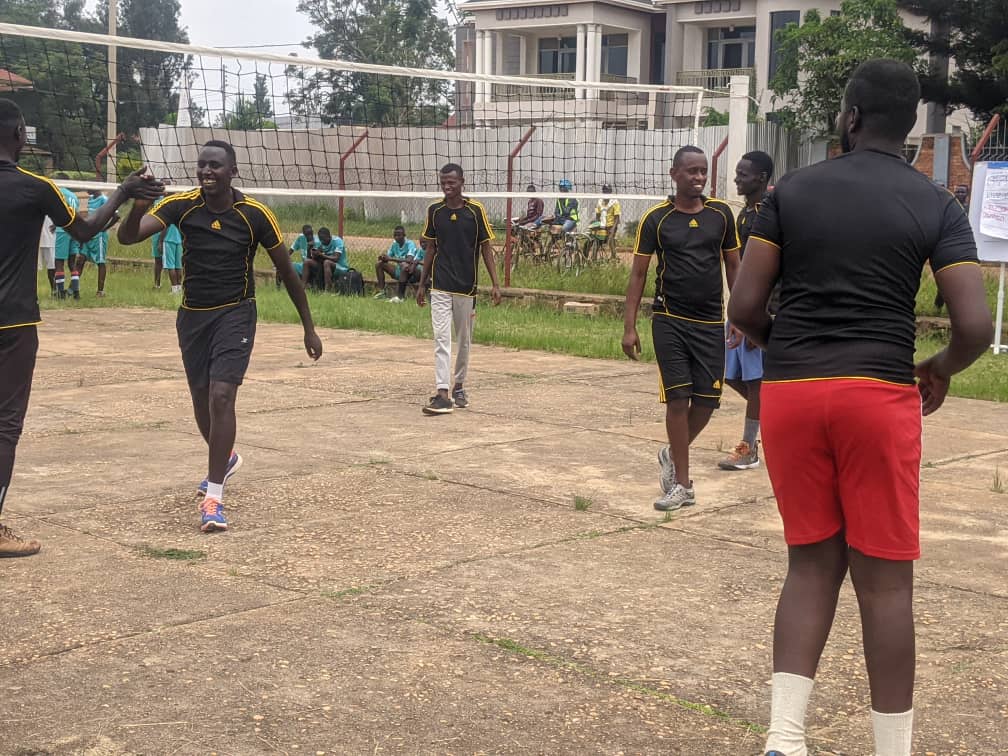 MayangeYouth's tweet photo. Kuri iki cyumweru tariki 05/01/2023 Umurenge #MayangeSector ukomeje kigaragaza impano wifitemo! Ni nyuma yo gukina Imikino y'amaboko (Volleyball) na #MusenyiSector mu bagore ndetse na #NtaramaSector abagabo mu marushanwa "Umurenge Kagame Cup 2023 https://t.co/kXJ2qTi8ga