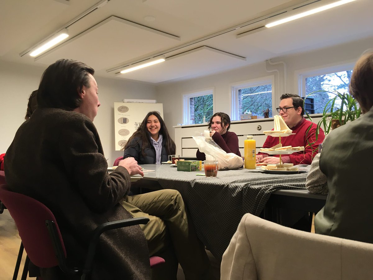 crypte_de's tweet image. En we zijn weer open!

Team #Dialoogmuseum #DeCrypte, de komende maanden uitgebreid met enthousiaste stagiaires uit Nederland en de Verenigde Staten. Ze krijgen een cursus en zullen als #kunstexegeten rondleidingen en dialogen verzorgen.

We heten hen van harte welkom!