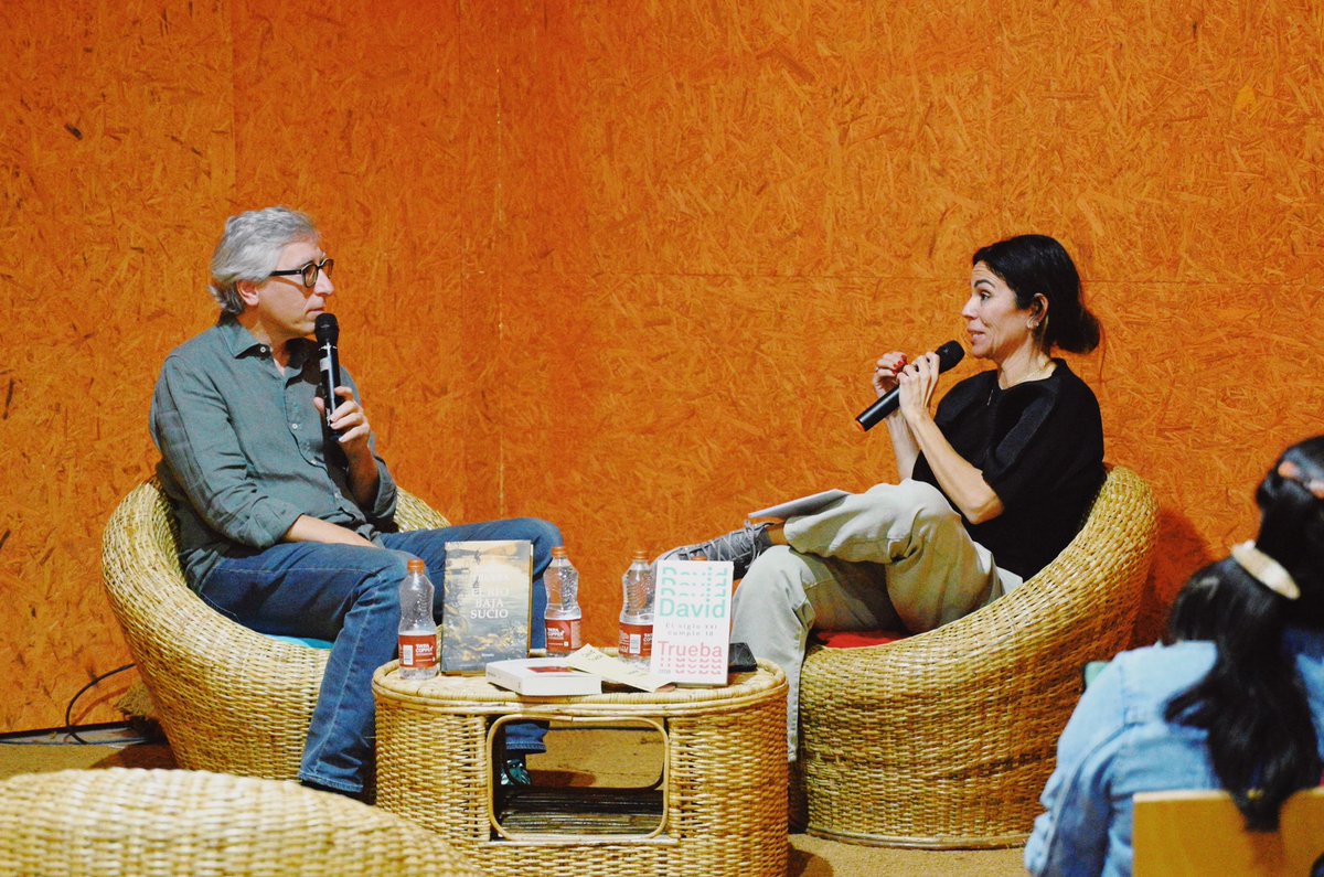 EmbEspIndia's tweet photo. 📸 from #Day6 at the 🇪🇸 pavilion at #IKBF2023 with Ilustrator & comic author, #AnaGalvañ & comic ilustrator, Carla Berrocal (@pintamonas)🇪🇸 on the effervescence of #SpanishComics by
@LibrosDeArenaR5 🇪🇸, followed by discussion with #DavidTrueba ✍️
#SpaIndia #SpainKolkata2023 https://t.co/jZirNK46jf