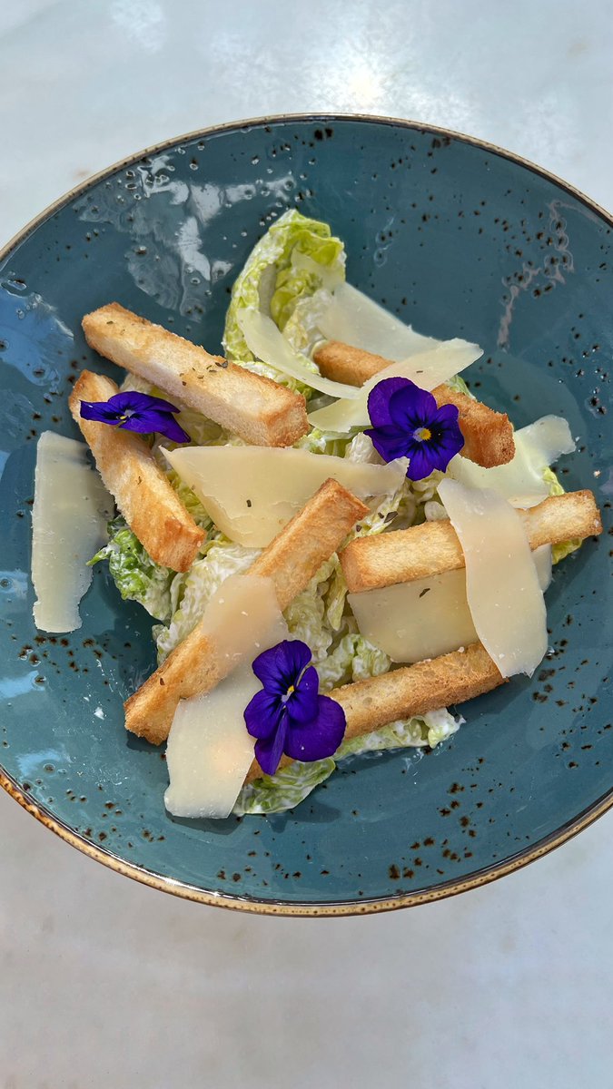 arto_coffee's tweet photo. ARTO CAESAR SALAD 🥗 
Crisp romaine, pepper-and-butter croutons, and grated Parmesan are tossed with traditional Caesar dressing.
#artocoffee #salad #dubai #dubaimall #bestfood #cafe #BurjKhalifa #coffee #Foodie #delicious #arto https://t.co/wbMgtRSzn1