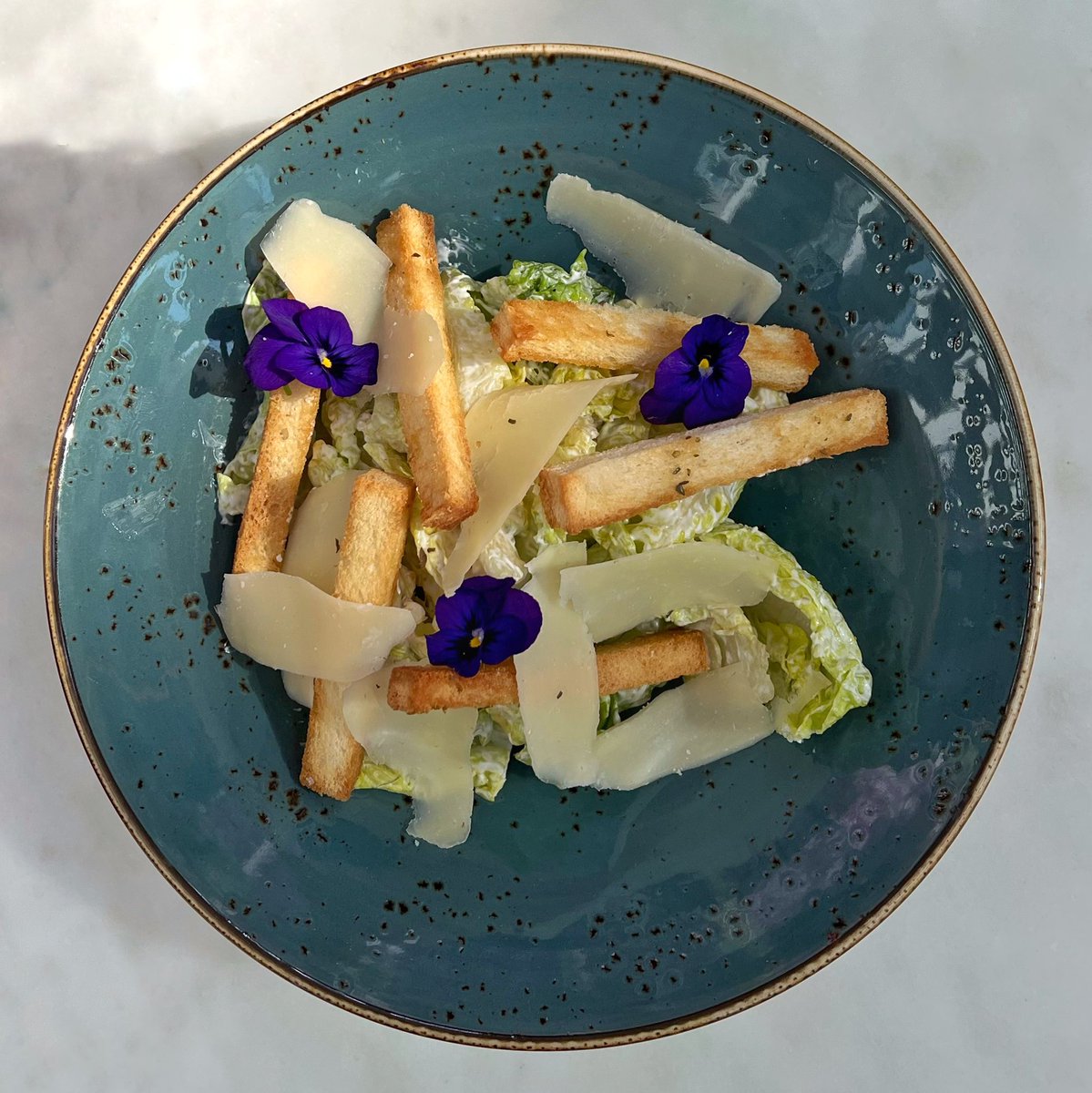 arto_coffee's tweet photo. ARTO CAESAR SALAD 🥗 
Crisp romaine, pepper-and-butter croutons, and grated Parmesan are tossed with traditional Caesar dressing.
#artocoffee #salad #dubai #dubaimall #bestfood #cafe #BurjKhalifa #coffee #Foodie #delicious #arto https://t.co/wbMgtRSzn1