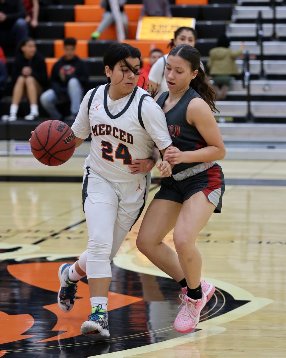 TedTorresPhoto's tweet photo. 1/26/23: #PattersonTigers vs. @The_MHS_Bear #varsity #girlsbasketball #photos available @ https://t.co/EiCKKkJvlY.
@PHSTigersAD @ASBPatterson @athletics_bear @MHSBearTracks #phs #patterson #tigers #mhs #merced #bears #mercedbears #basketball #tedtorresphoto https://t.co/YS5jIMCZYT