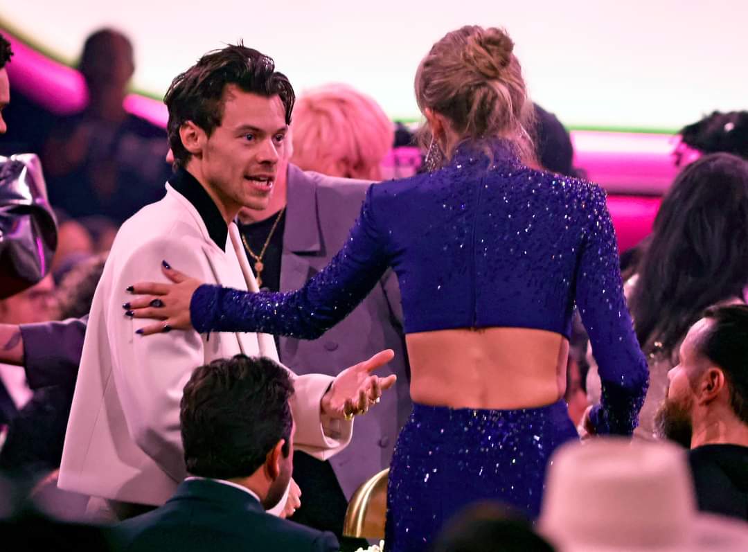 taylorianes's tweet photo. Does it ever                 Just how fast
drives u crazy         fast the night changes https://t.co/MnmxW1Bdla