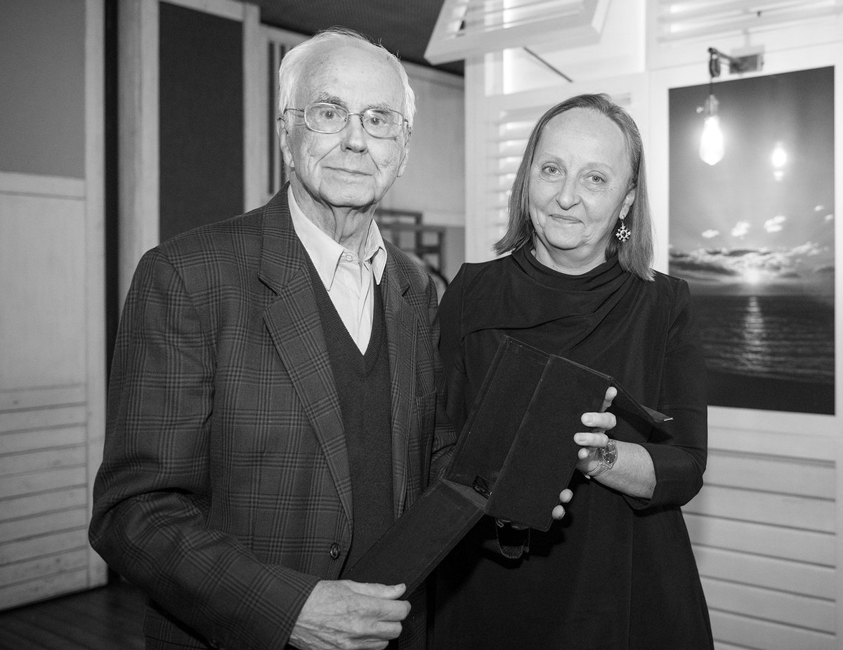 It is with sadness that we have received the news of Josep Maria Espina's death. With him, we have lost a great journalist, author and promoter of #Catalan culture. He received the Otto von Habsburg Prize in 2017 for his efforts and contribution to #MinorityRights.