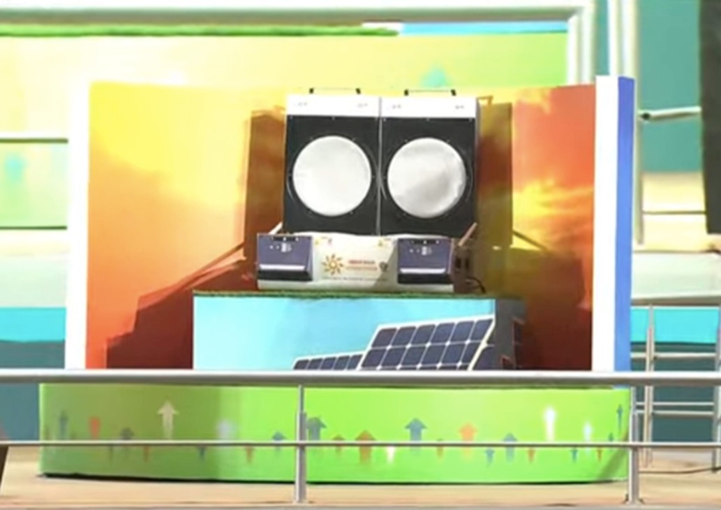 Ongc_Mrpl's tweet image. The indoor #SolarCooker being launched by Hon’ble PM Sh. @narendramodiji. It is clean &amp;amp; effective solution to home cooking needs.

#IndiaEnergyWeek #IndiaDrivesE20 
@narendramodi @PetroleumMin @HardeepSPuri  @Rameswar_Teli @Secretary_MoPNG @IndiaEnergyWeek