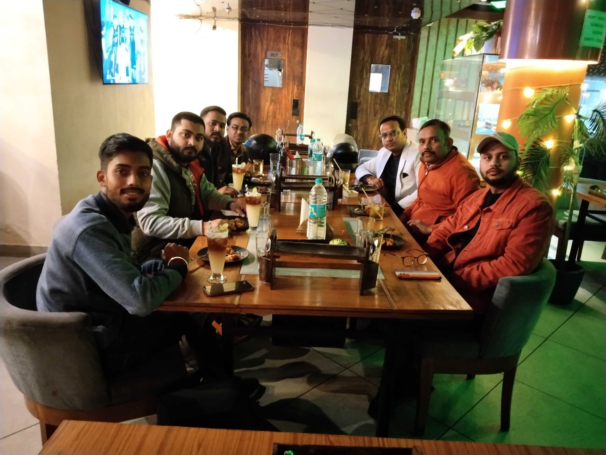 BugendaiTech's tweet photo. Making memories with our team, one meeting at a time.
#BugendaiOhana #LucknowMeet #TeamMeet https://t.co/wCrIQNqH7V