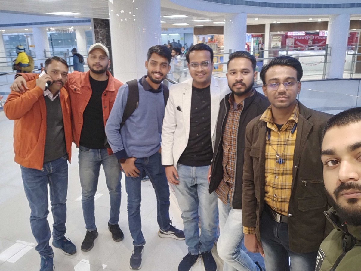 BugendaiTech's tweet photo. Making memories with our team, one meeting at a time.
#BugendaiOhana #LucknowMeet #TeamMeet https://t.co/wCrIQNqH7V