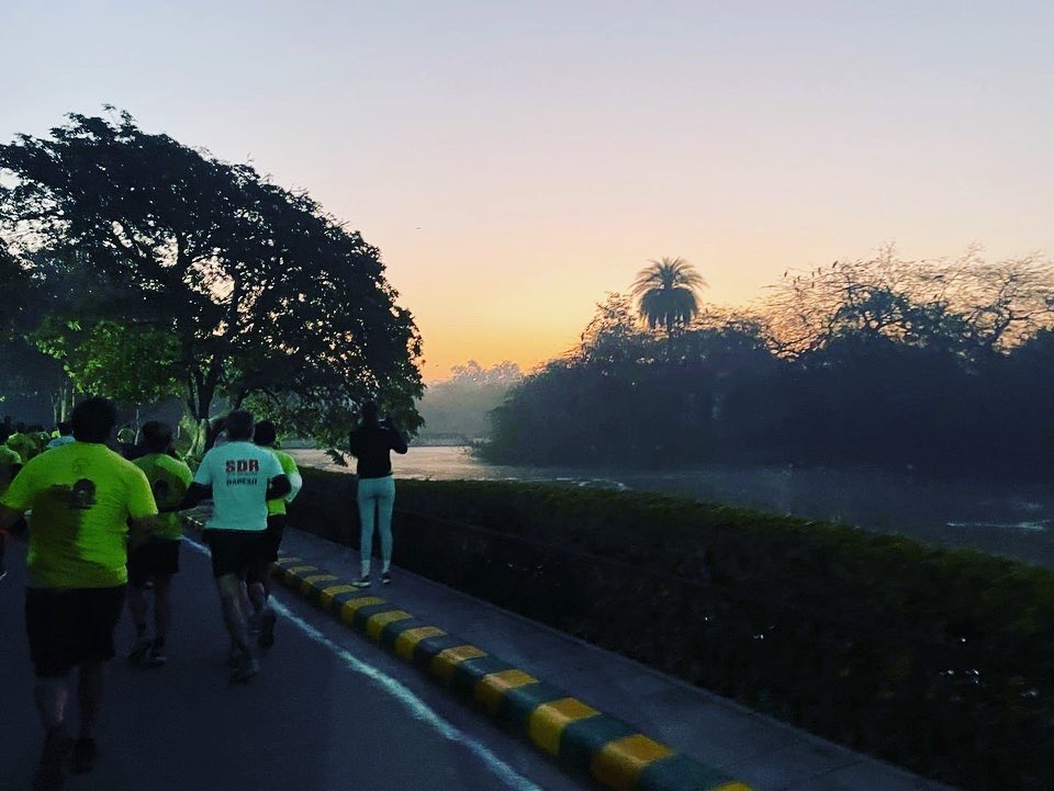 LdeBassompierre's tweet photo. Sunday morning training run through Delhi zoo with complimentary Indian breakfast for all runners after ๐โโ๏ธ๐ง๐
#RoadToDelhiMarathon #ThreeWeeksToGo #LifeInDelhi #RunningMoms https://t.co/1yWzNWvozU