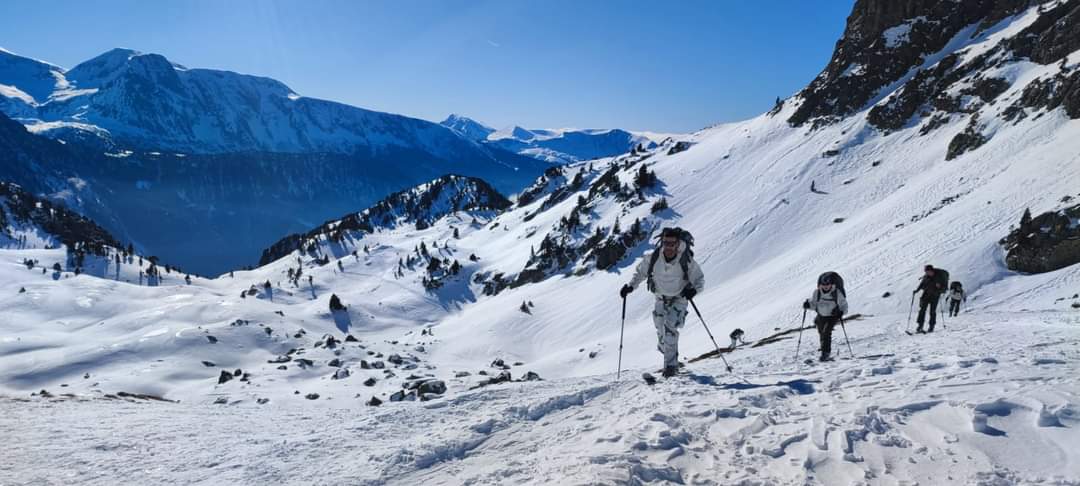 comlogterre1's tweet image. ❄ #MondayMotivation avec nos soldats du @RegimentMedical partis pour plusieurs semaines au frais.
Objectif : le Brevet de ski militaire, BSM !
#TenirLEffort #COMLOG