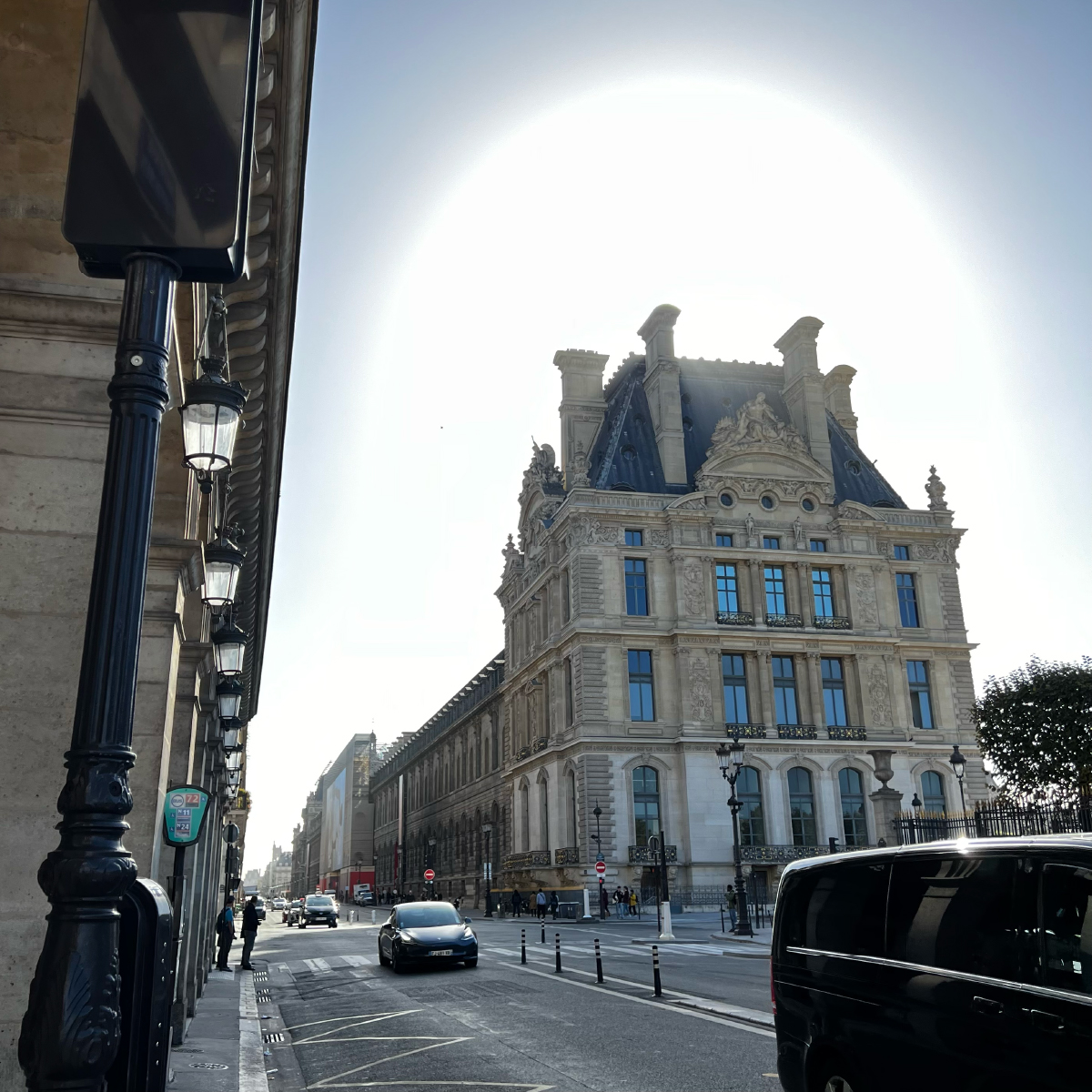 冬のコラム、テーマは「Tokyo-Paris」。
ロルバーン カップ・マルタンの監修を務めたデザインディレクターの佐藤達郎が、久しぶりにルーヴル美術館地下にあるデルフォニックス パリルーヴル店を訪れました。 
shop.delfonics.com/special/capmar…
#delfonics #rollbahn #capmartin #ロルバーン #カップマルタン