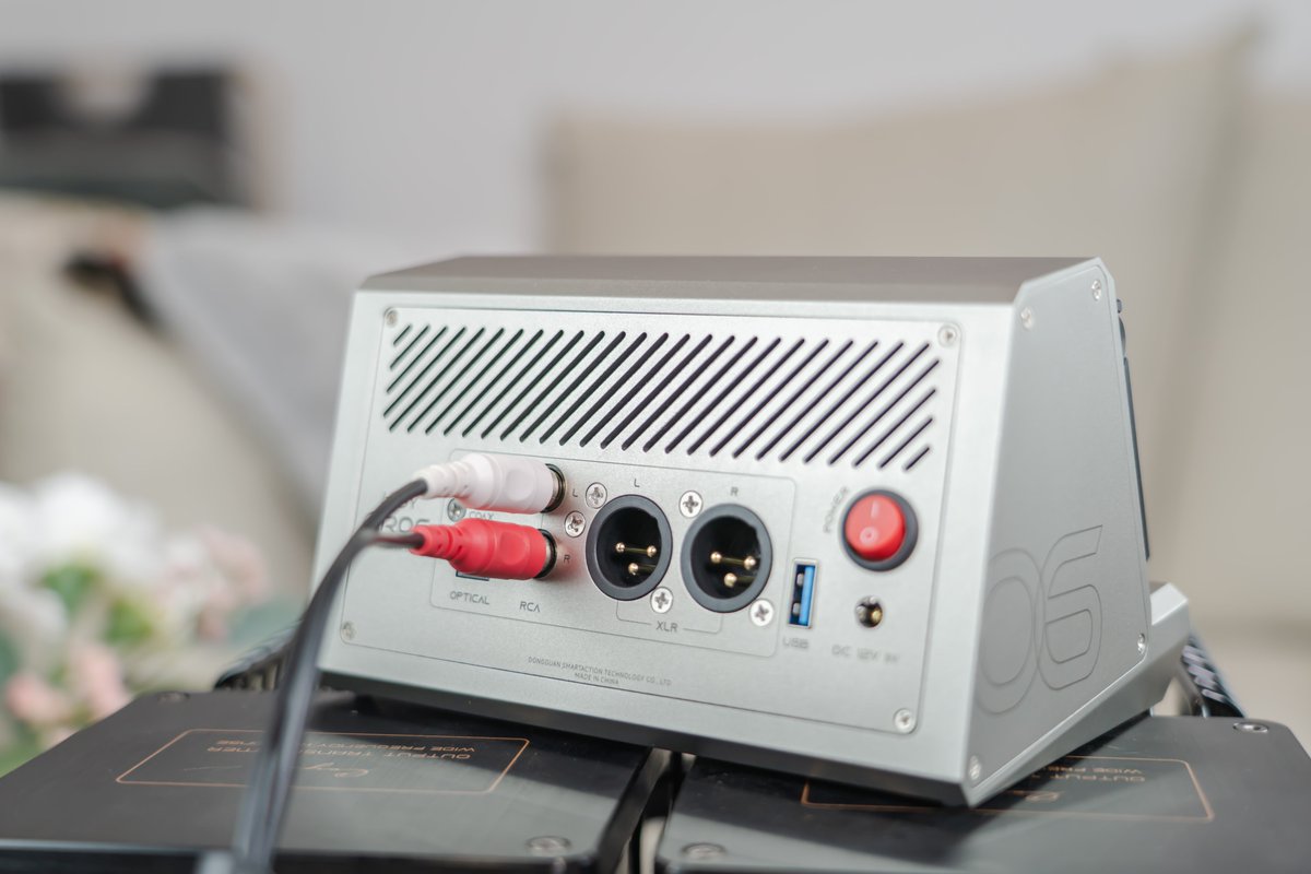 hiby_music's tweet photo. ⁉️Radio what's new?
⚡️#CR06 is coming soon!⚡️
❗️A treat to discover and play in every way
❗️Turn your player into a desktop source
❗️Line out to desktop amplification
❗️USB 3.0 high speed storage expansion
A whole new game.
For music lovers.
#hibymusic #Hibycr06 #HiRes #HiFi https://t.co/kPR8Xjsq24