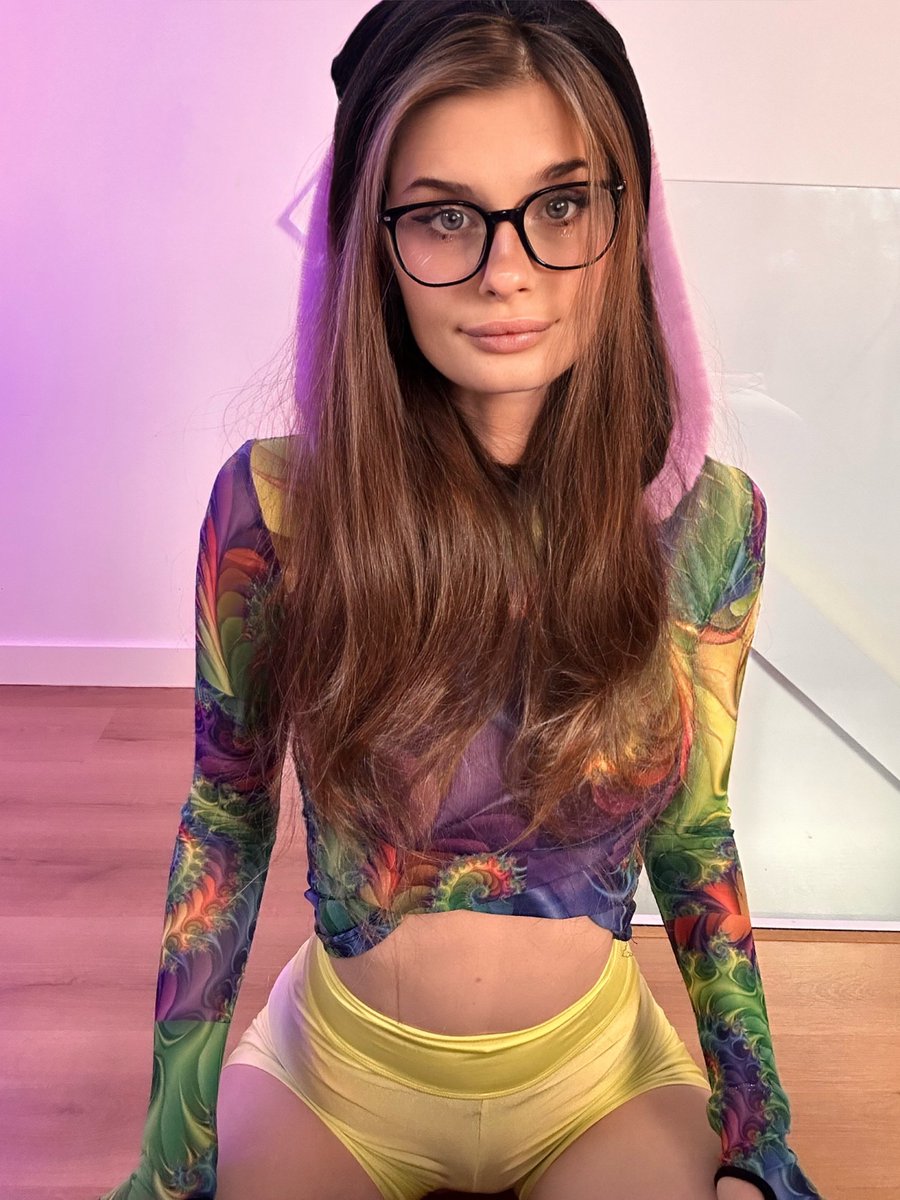 Alice Cookie (@EvaBrownie2): t.coF8UEO03PIQ 👈subscribe for very  hot💦...