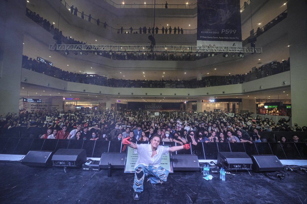 AyalaManilaBay's tweet photo. ICYMI: FELIP COM•PLEX Showcase at Ayala Malls Manila Bay

📌 And yes, we heard you! Head onto this link and spot yourselves in the group photos 🐥🐥🐥: https://t.co/BwMdkLXfvv

#FELIPAtAyalaMallsManilaBay #FELIP_COMPLEX #SeizeTheBay #AyalaMallsManilaBay https://t.co/DKT9zhsKMt