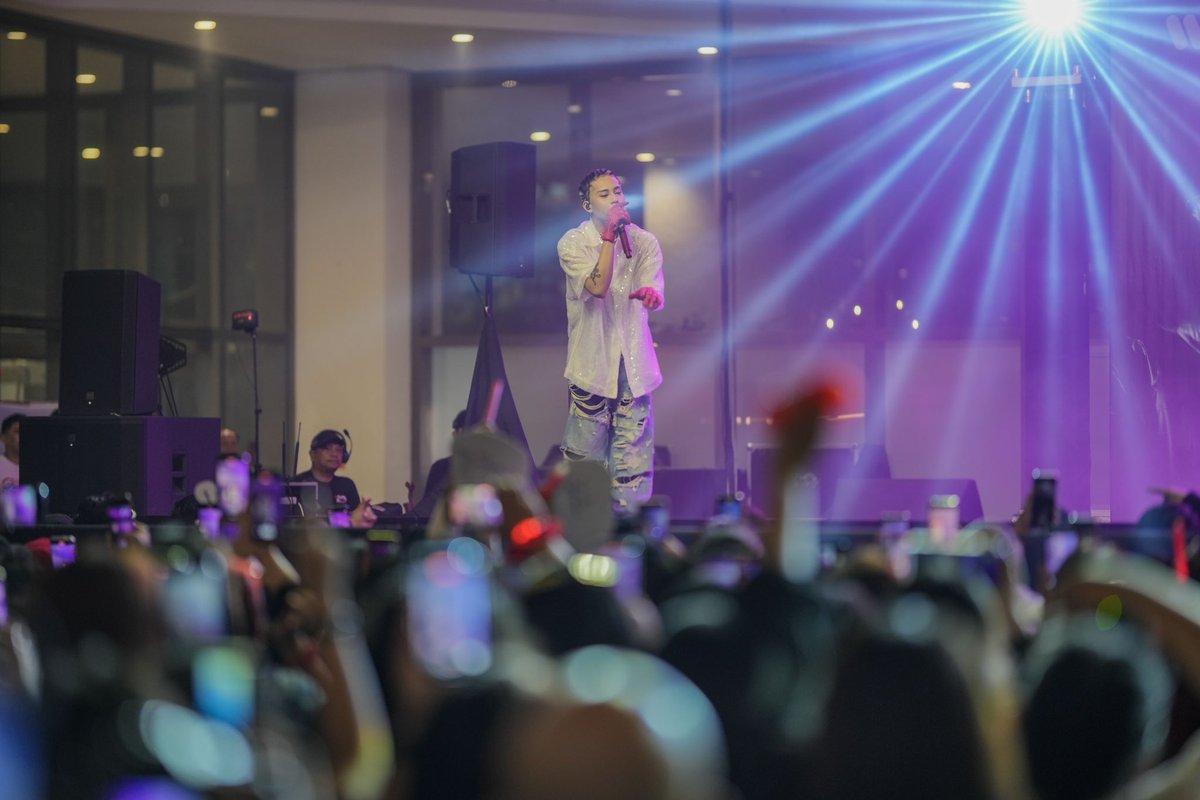 AyalaManilaBay's tweet photo. ICYMI: FELIP COM•PLEX Showcase at Ayala Malls Manila Bay

📌 And yes, we heard you! Head onto this link and spot yourselves in the group photos 🐥🐥🐥: https://t.co/BwMdkLXfvv

#FELIPAtAyalaMallsManilaBay #FELIP_COMPLEX #SeizeTheBay #AyalaMallsManilaBay https://t.co/DKT9zhsKMt