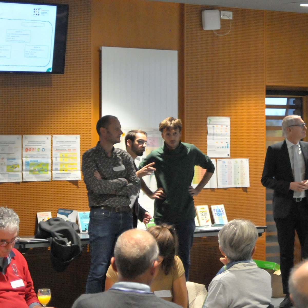 nicolas_orgelet's tweet photo. 67- Énergie : osons la transition. Invité :  @godet_jeremie. 
À Agglopolys, 200 citoyens tirés au sort ont été volontaires pour se former aux enjeux de la transition écologique et énergétique ! 💡 “Life : let’s go for climate”
https://t.co/YZV23o1vHr https://t.co/EaLQIPctEA https://t.co/qLT6JIjAXE