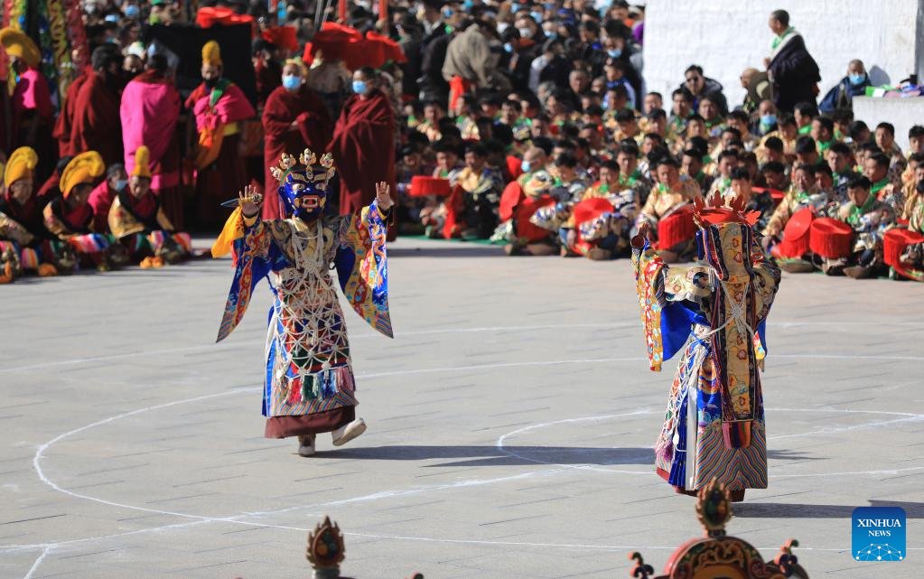 KangbaTV's tweet photo. #ShambhalaToday Masked #monks performed religious dance during a ritual at the #Labrang Monastery in #Xiahe County, northwest China's Gansu Province. The ritual was held here on Feb. 4, 2023 to pray for good luck in the new year. https://t.co/z05lHMsZMi