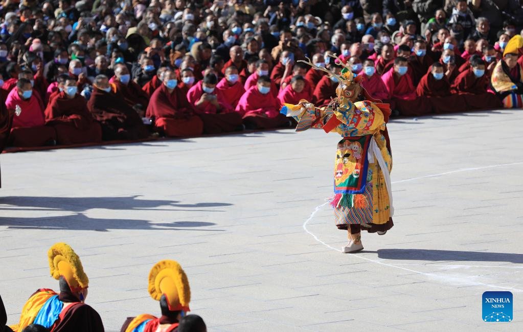 KangbaTV's tweet photo. #ShambhalaToday Masked #monks performed religious dance during a ritual at the #Labrang Monastery in #Xiahe County, northwest China's Gansu Province. The ritual was held here on Feb. 4, 2023 to pray for good luck in the new year. https://t.co/z05lHMsZMi
