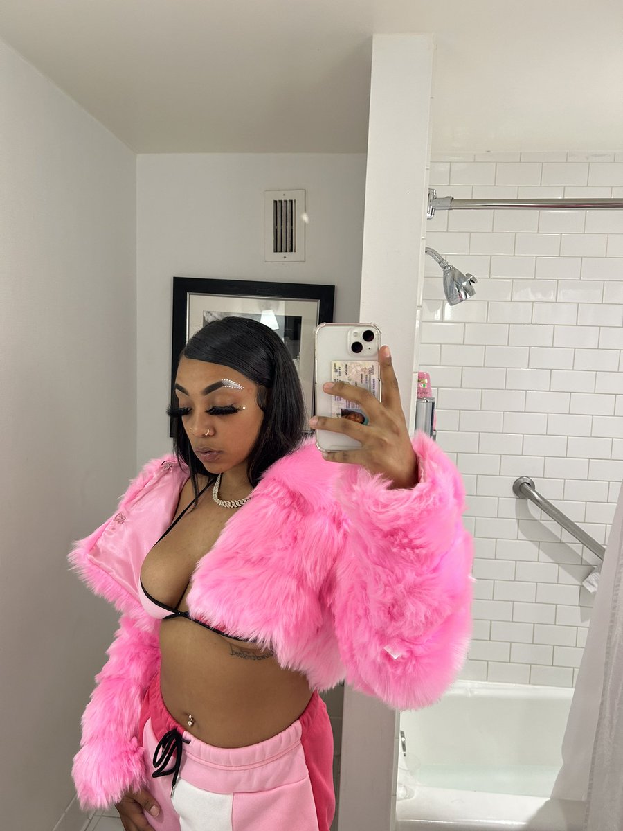 queenyeanna's tweet photo. these pictures woulda been better if my shorty was in em . https://t.co/y33lgbVAE6