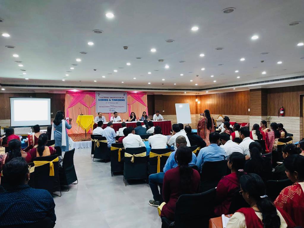 Gracing the inaugural session of the 3-day Teachers’ Orientation Programme on Coding & Tinkering, Smt. Susmita Bagchi, Chairperson, Mo School applauded the collective efforts of Mo School & @questalliance in making coding fun for both students & teachers.