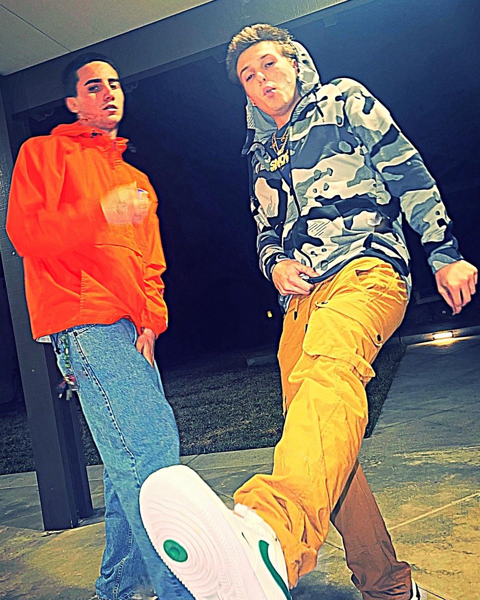 SnowGotMoney's tweet photo. Finna be active stay tuned https://t.co/koOjwAg8Fe