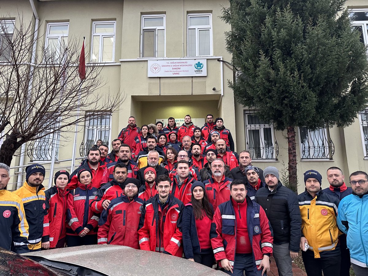 UMKE ve 112 Acil Sağlık Hizmetinde görevli 36 kişilik ekibimiz sabahın erken saatlerinde afet bölgesine doğru yola çıktı. Geçmiş olsun Türkiyem.
<a href="/deprem/">Deprem</a> 
facebook.com/sakaryaism/pos…