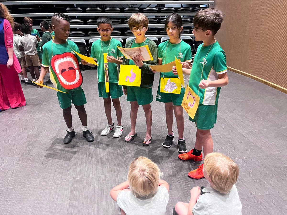 ArborYear4's tweet photo. @ArborYear4 sharing their knowledge and understanding from our โOpen Wideโ project learning to @ArborYear2 students. ๐ค๐ฌ #TeacherExperts https://t.co/FQVm9o968W