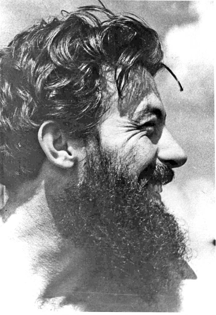 CManuel067's tweet photo. Hace 91 años, Camilo Cienfuegos nació en La Habana, para vivir una vida corta, pero dada a Cuba y a su Revolución. En él convergieron virtudes que lo hicieron parte de lo sagrado en el imaginario de la Isla: sencillez, arrojo, lealtad, alegría, inteligencia.  #BMCGuineaBissau https://t.co/tfHUicjG4B