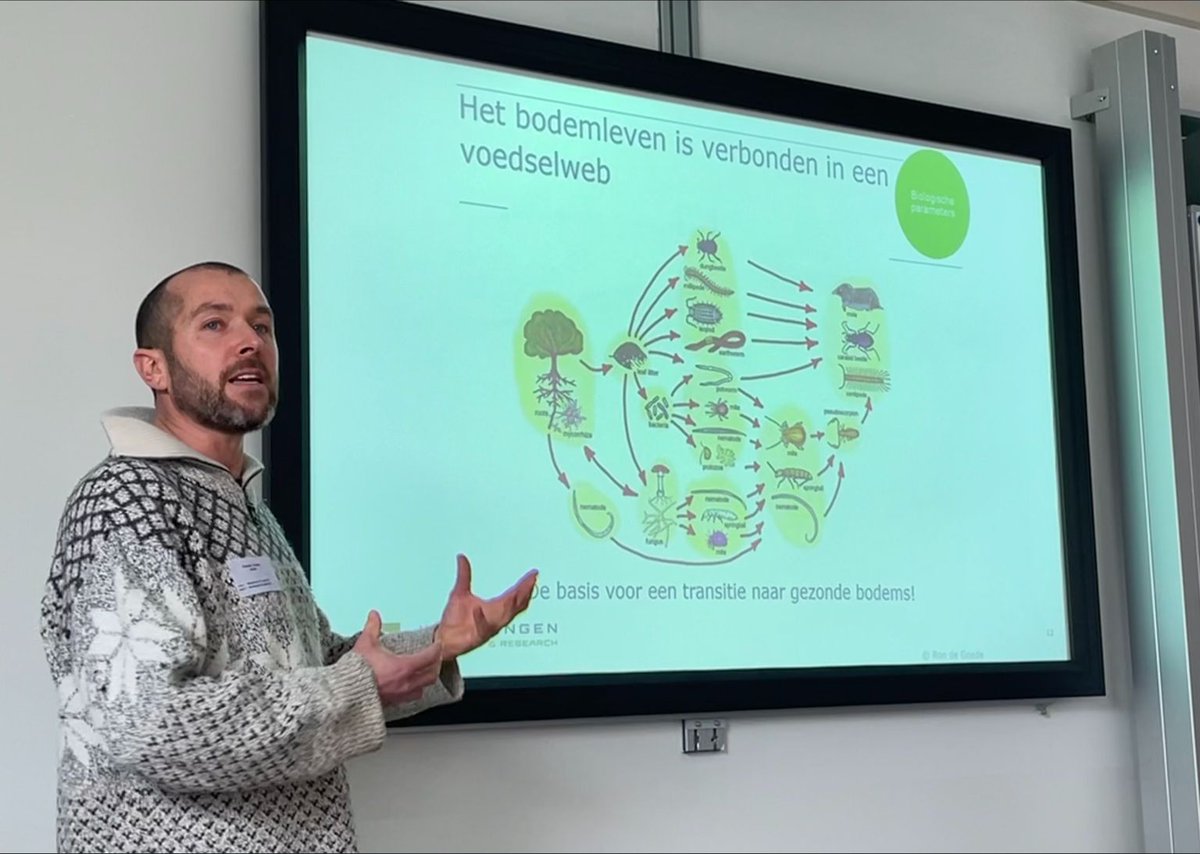 Saturday 4 Februari we organized a soillife workshop at the 'Groenboeren' Conference. The workshop ‘A living soil is a giving soil’ was a collaboration between WUR Soil Biology Group, Louis Bolk Institute and Biodynamic farmer Piet van Ijzendoorn. It was a success! <a href="/BionextTweets/">Bionext</a>