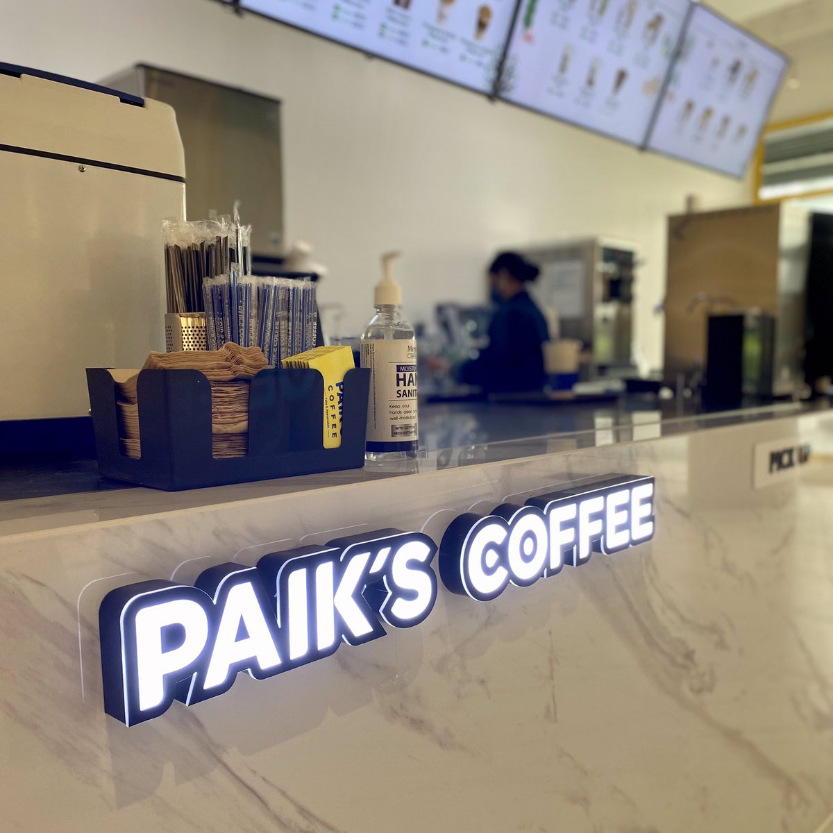 iloveglorietta's tweet photo. NOW OPEN #HereAtGlorietta: Paik's Coffee

여러분! 😱 헐~ The first ever Paik's Coffee of South Korea's Famous chef Paik Jong Won's finally here in the Philippines!

Beat that Mondaze feeling and make it sweet by trying their big and delicious servings. 🥤🍰

📍4/F, Glorietta 1 https://t.co/iiIXQhzM5Q