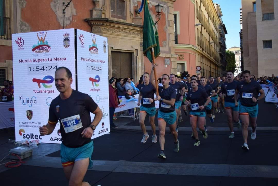 FUTER_ET's tweet photo. El Regimiento Infantería "Zaragoza" n°5 #RIPAC5 #Paracaidistas🪂 ha participado en la X Maraton 🏃♂️🏃♀️de @AytoMurcia, en la que ha disfrutado de un marco incomparable.☀️
#CulturadeDefensa
#Ejercitoconeldeporte
#BRIPAC
#Somostuejercito https://t.co/R51ZBryZ3J