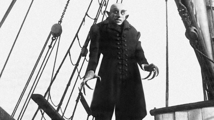 LOS LUNES, DÍA DEL ESPECTADOR, POR SÍCORIS RIBA 
 
Fetichismo, corte y confección lacharcaliteraria.com/fetichismo-cor… a través de <a href="/charcaliteraria/">La charca literaria</a>